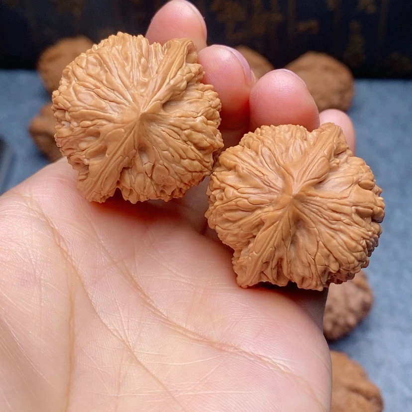 【闪购商品】文玩核桃把件金*绣球38