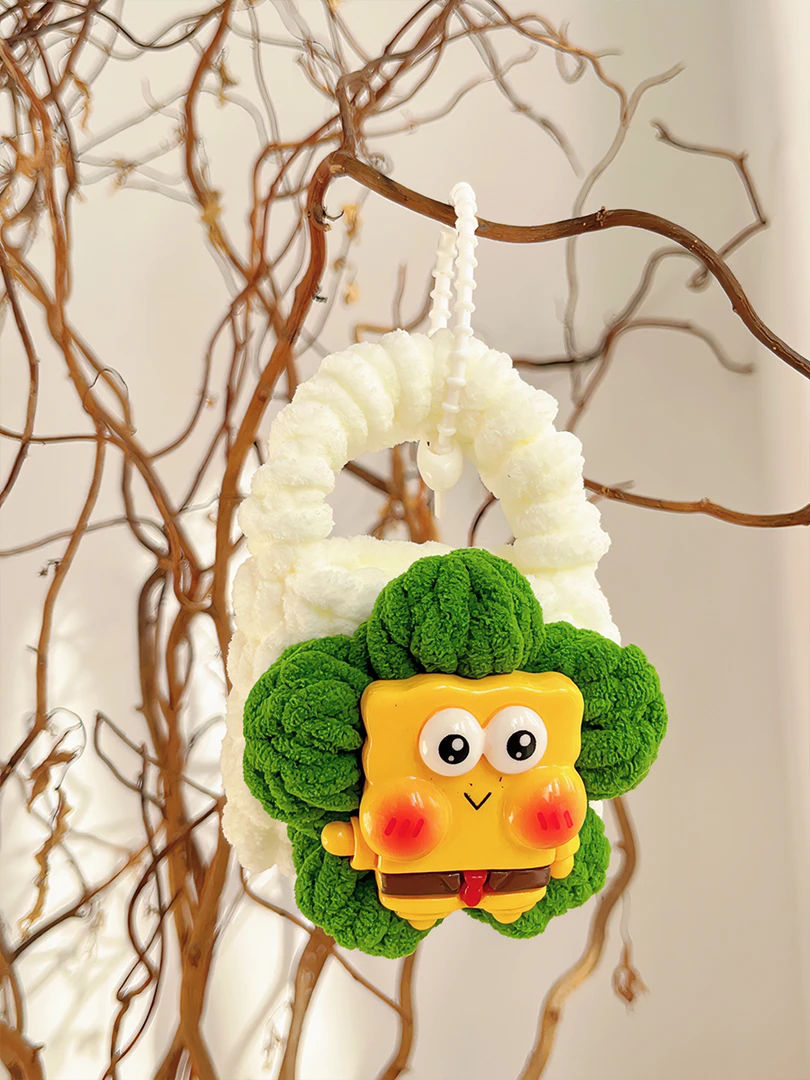 海绵宝宝毛绒耳机包撞色花朵手工编织耳机包卡通丑萌可爱包包挂件