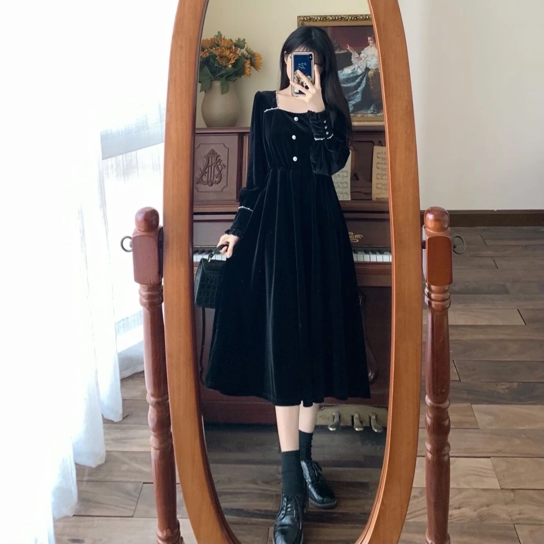 秋冬法式复古大码丝绒连衣裙女赫本风胖MM收腰显瘦方领钉珠打底裙