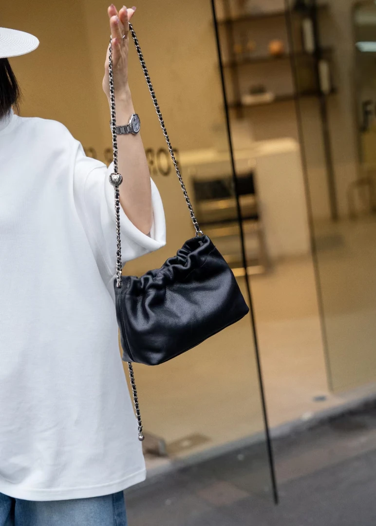 进口头层植鞣皮云朵链条包9829时尚简约韩版小众休闲百搭肩包白色