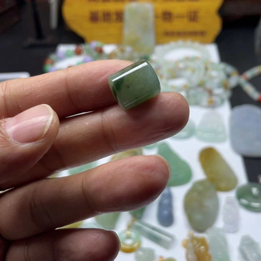【闪购商品】翡翠颈饰未镶嵌娜*