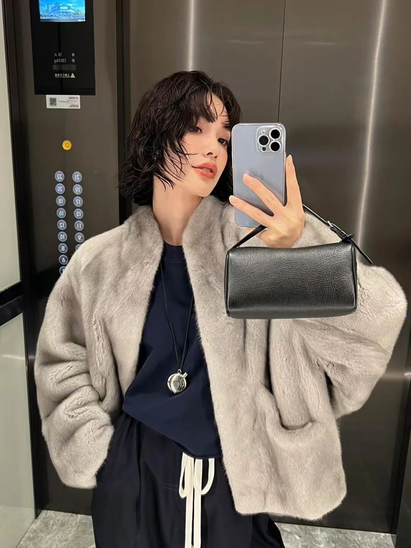 【皮城夫人】 新款女士V领短款时尚紫金短二休闲减龄水貂外套