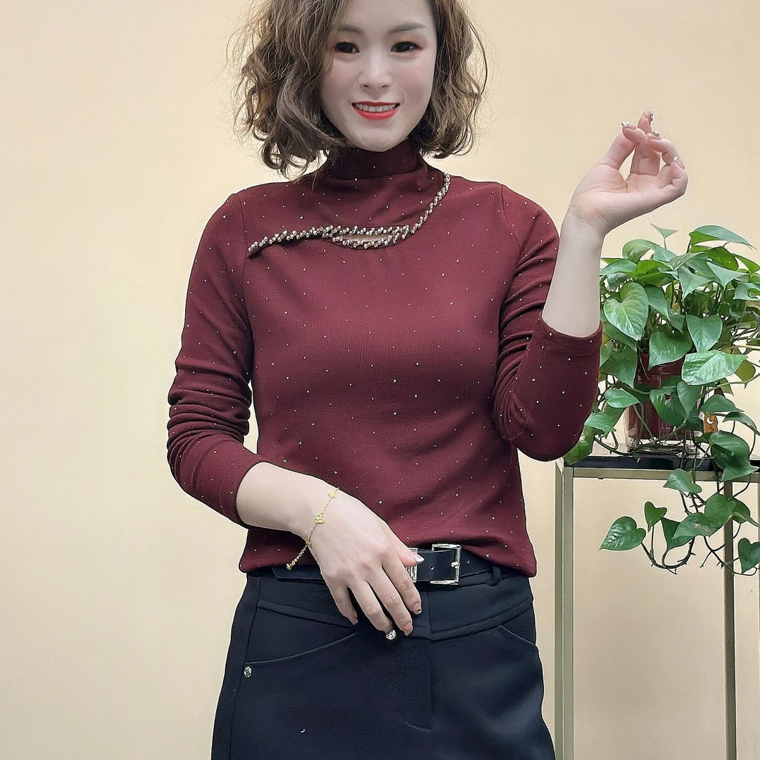 秋冬新款时尚百搭烫钻镂空半高领显瘦加绒小衫女士上衣7536