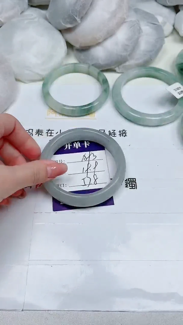 【闪购商品】石英质玉手镯未镶嵌A-93