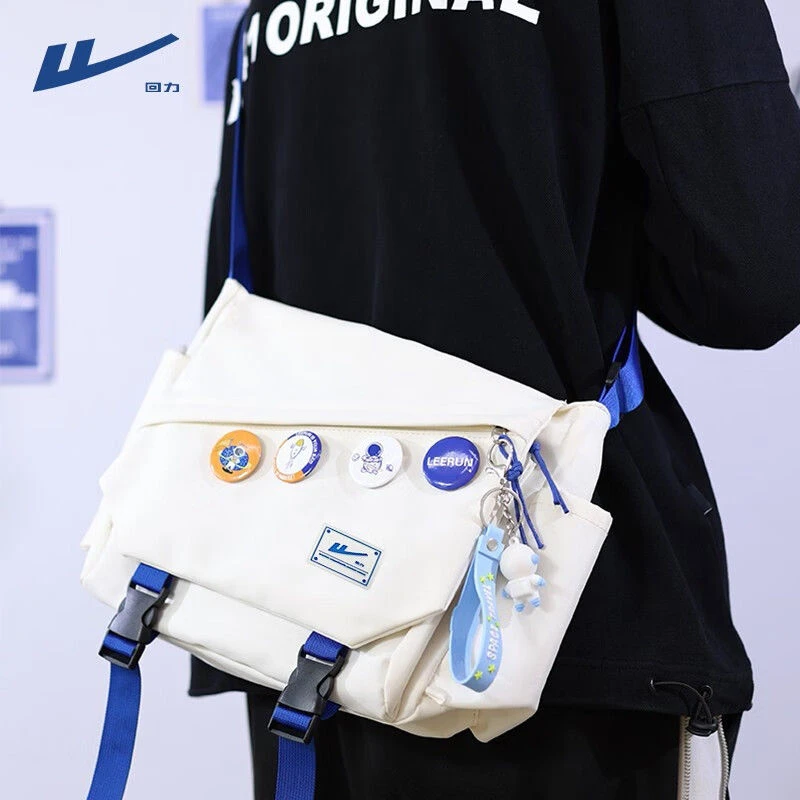 回力单肩斜挎包男士包包2025新款通勤包男款潮牌邮差包大容量背包