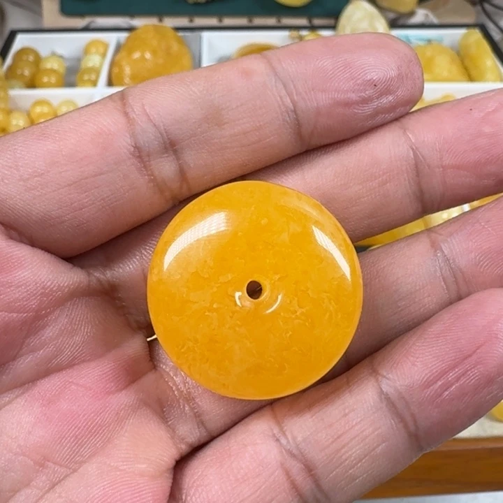 蜜蜡珠宝奇石未镶嵌鸡油红平安扣