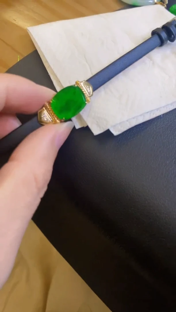 【闪购商品】翡翠颈饰18K金镶嵌吊坠