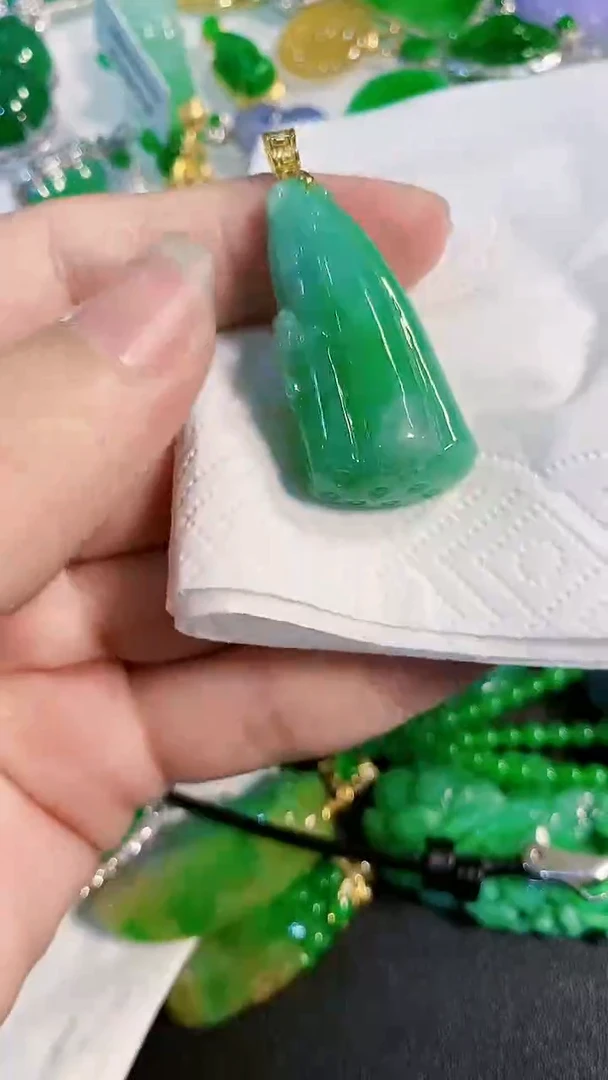 【闪购商品】翡翠颈饰18K金镶嵌吊坠