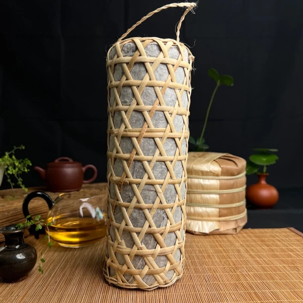 【生茶】2022帕沙古树纯料龙柱 鼎立信高端普洱茶生茶