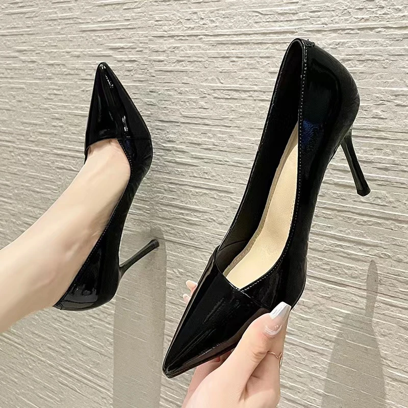 高跟鞋女2024爆款洋气时尚女士黑色职业尖头漆皮欧美甜美猫跟气质