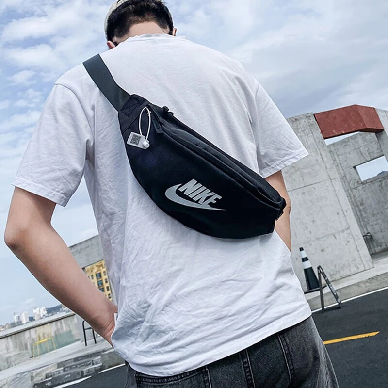 NIKE耐克男包女包流光风黑色腰包运动休闲斜挎单肩包胸包DB0490