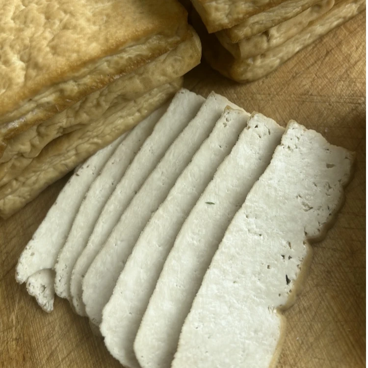 云南省镇雄豆腐干温温火烤的豆腐干新鲜豆腐干