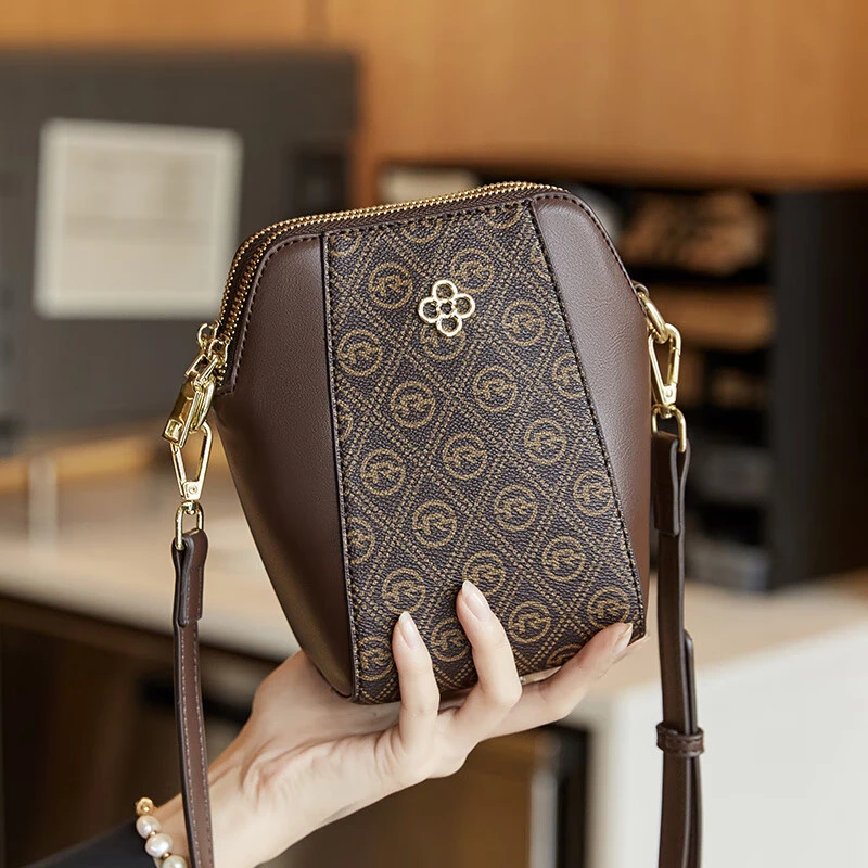 喵小姐轻奢品牌女士包包女包新款简约手机包女复古百搭印花斜挎包