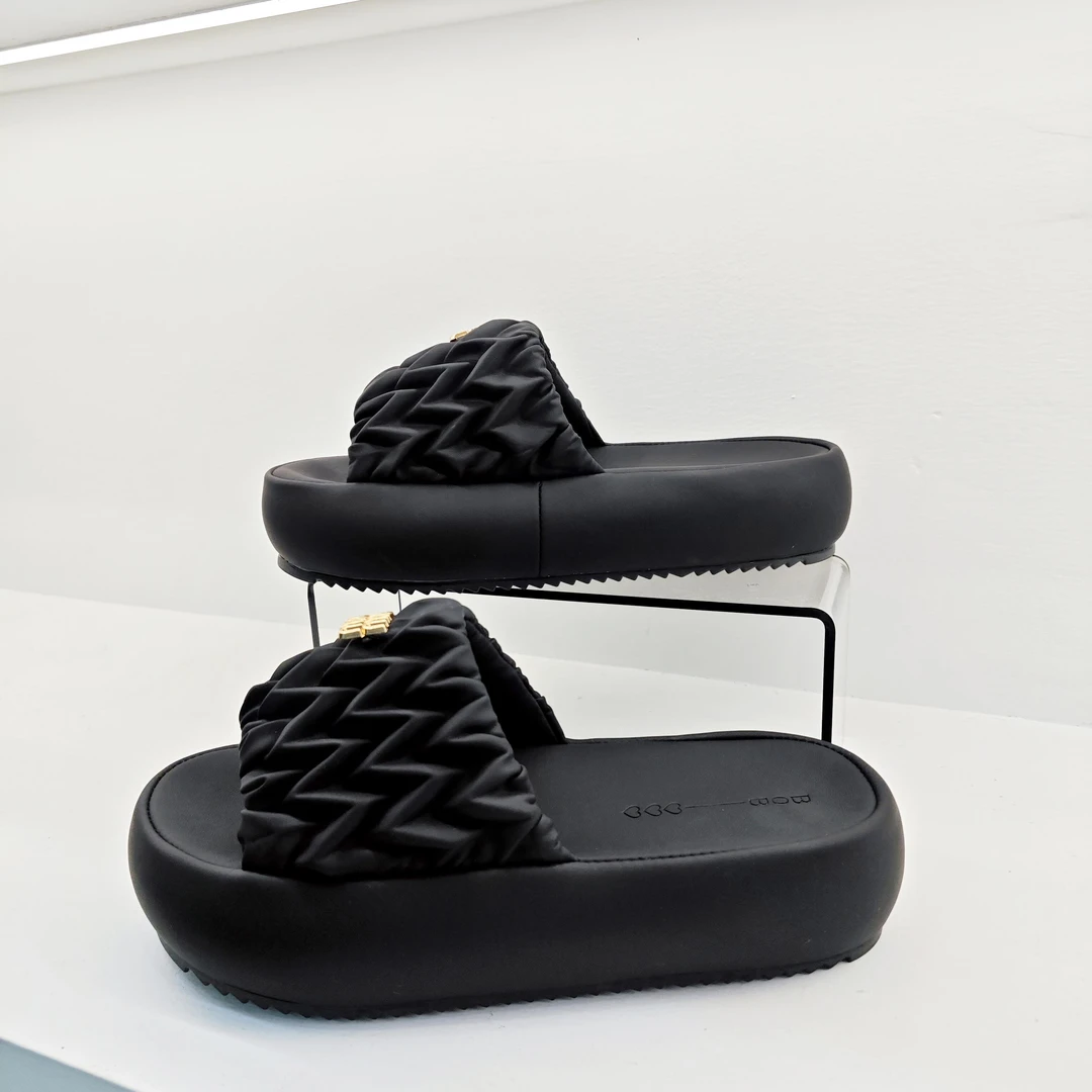 女夏外穿新款厚底沙滩凉鞋女士踩屎感软底凉拖鞋26507