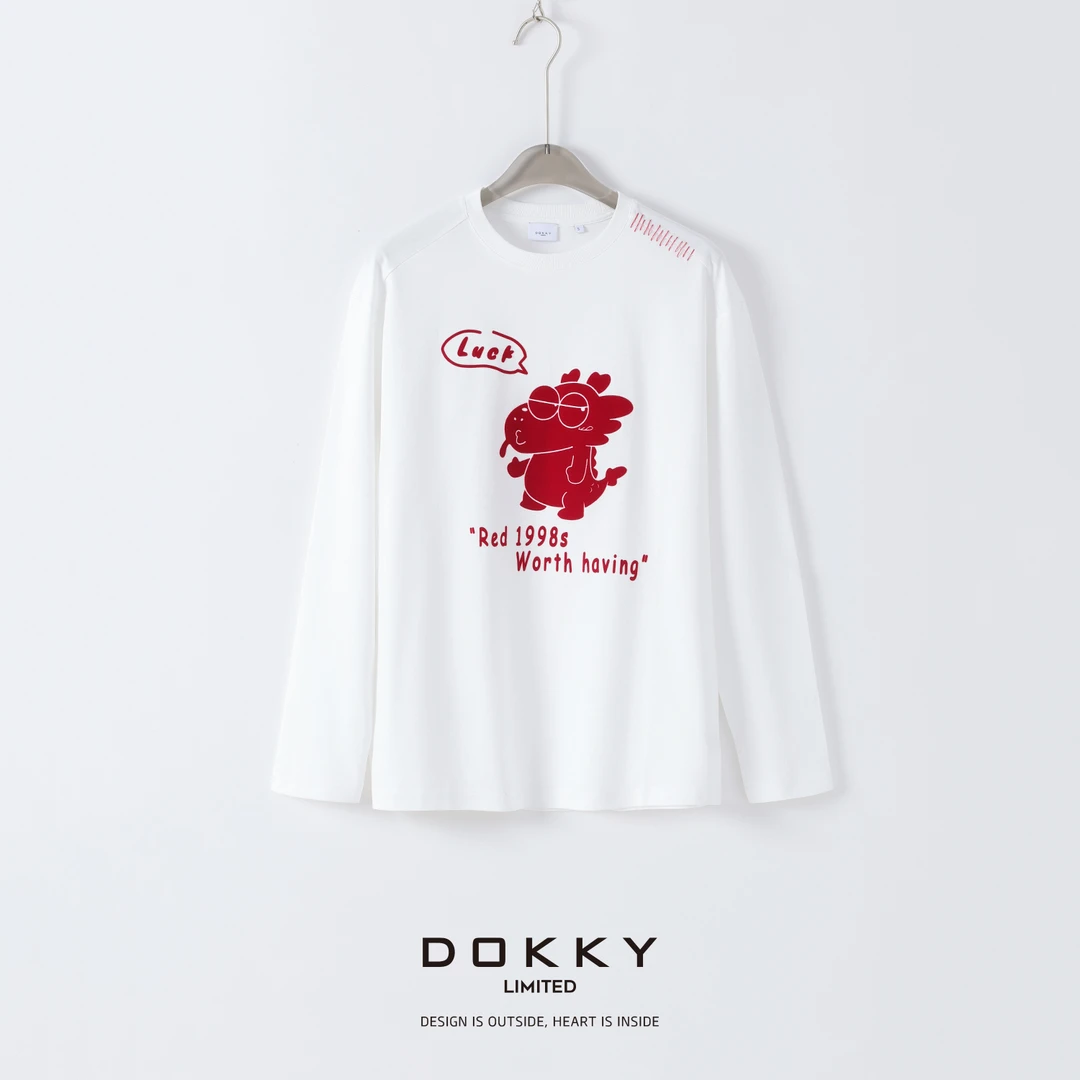 【幸运宝宝龙】DOKKY超好穿！手工缝线.休闲时髦|立体植绒.丝光棉T恤