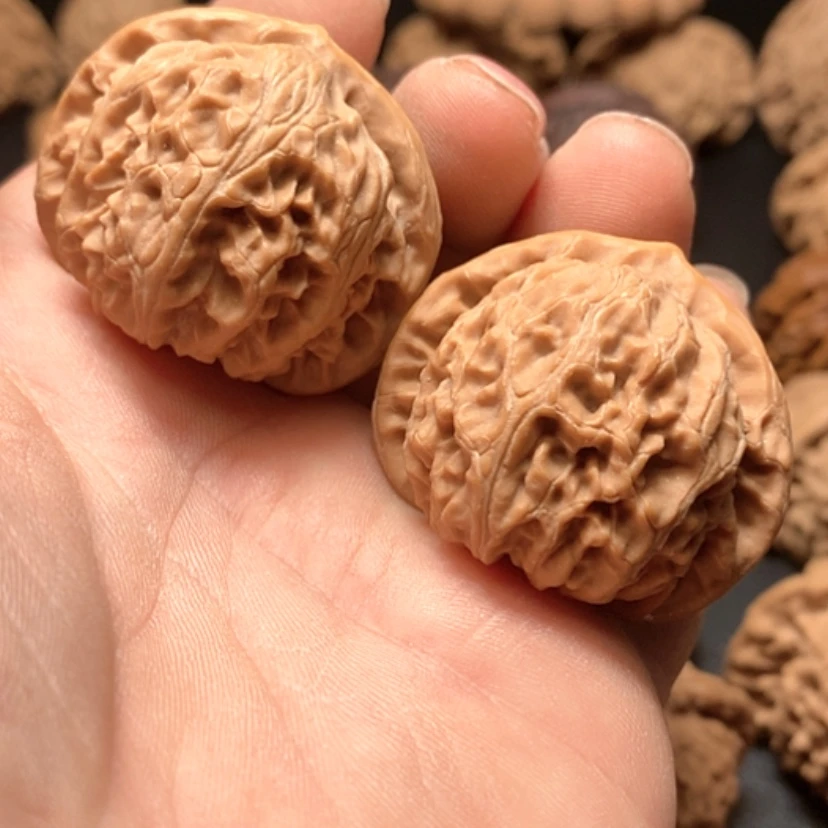 【闪购商品】文玩核桃吊坠尼*！