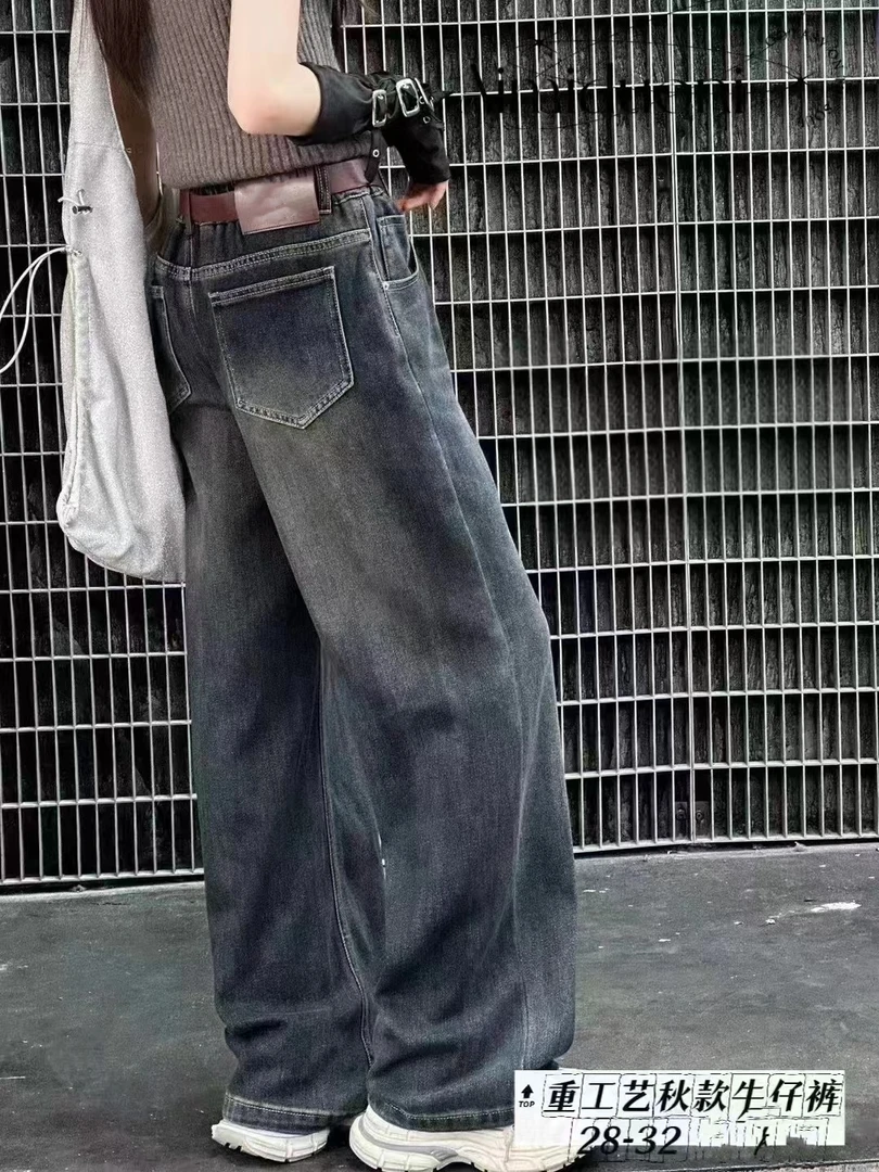 牛仔裤个别轻微瑕疵，介意莫拍