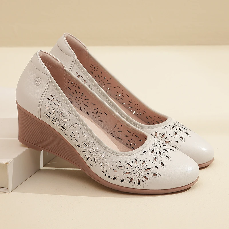 信诺真皮透气单鞋女2023新款夏季坡跟气质软底中年妈妈镂空一脚蹬