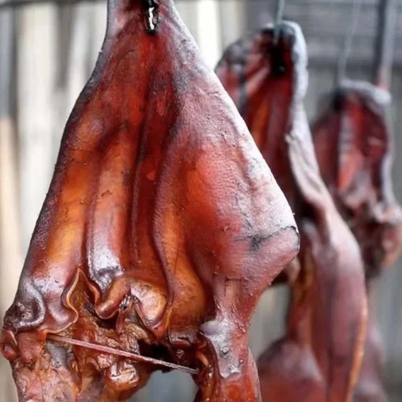 腊猪耳朵整只土猪腊肉正宗四川特产农家手工烟熏腊猪头肉带耳根尖