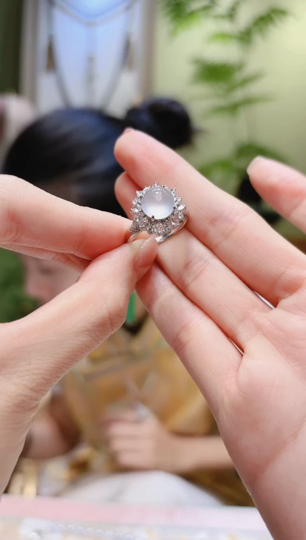 【闪购商品】翡翠戒指18K金镶嵌白蛋面翡翠戒指