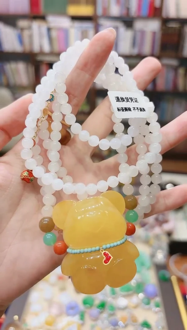 【闪购商品】蜜蜡裸石18K金镶嵌蜜蜡熊和田玉斜挎