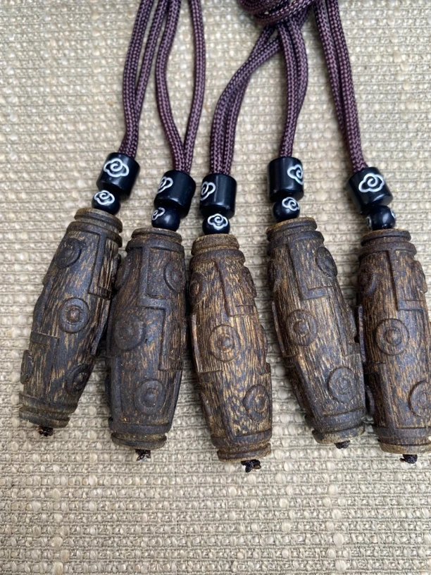 普萨奇沉香九眼天珠吊坠多样发1