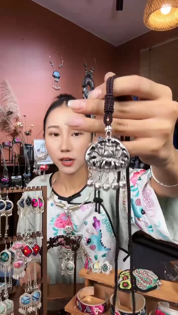 【闪购商品】刺绣纯手工吊坠民族风
