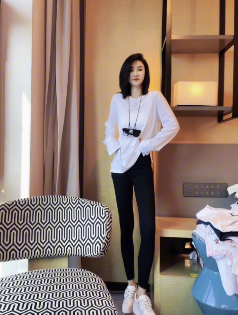 【哝哝服饰】2024春款欧若风无尴尬线显瘦百搭塑形瑜伽裤CK0692002