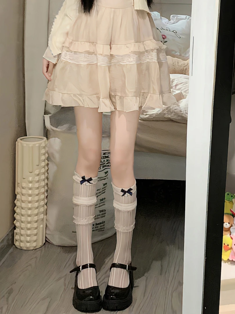 多款蝴蝶珍珠洛丽塔秋季小众设计师时尚百搭白色中筒袜子白色丝袜