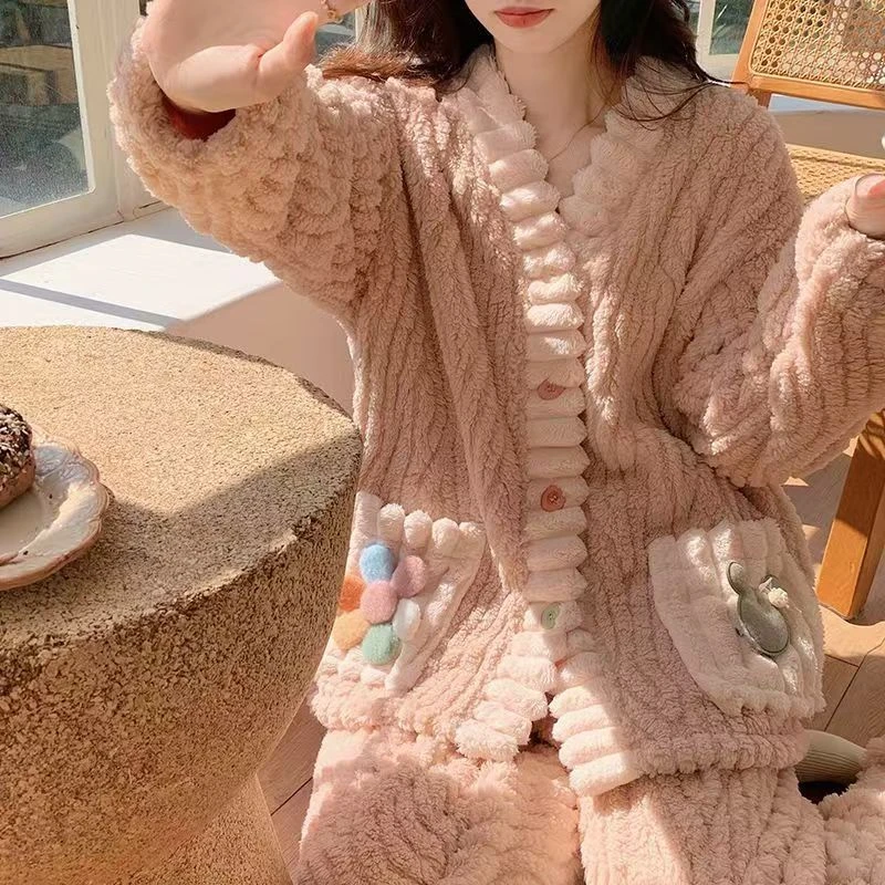 时尚网红秋冬季珊瑚绒家居服长袖保暖套装宽松毛绒加绒