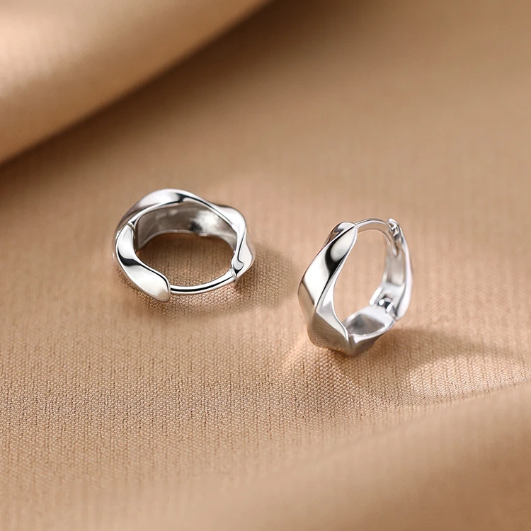 足银耳饰 莫比乌斯素圈耳环S999纯银耳圈2025新款爆款耳饰女