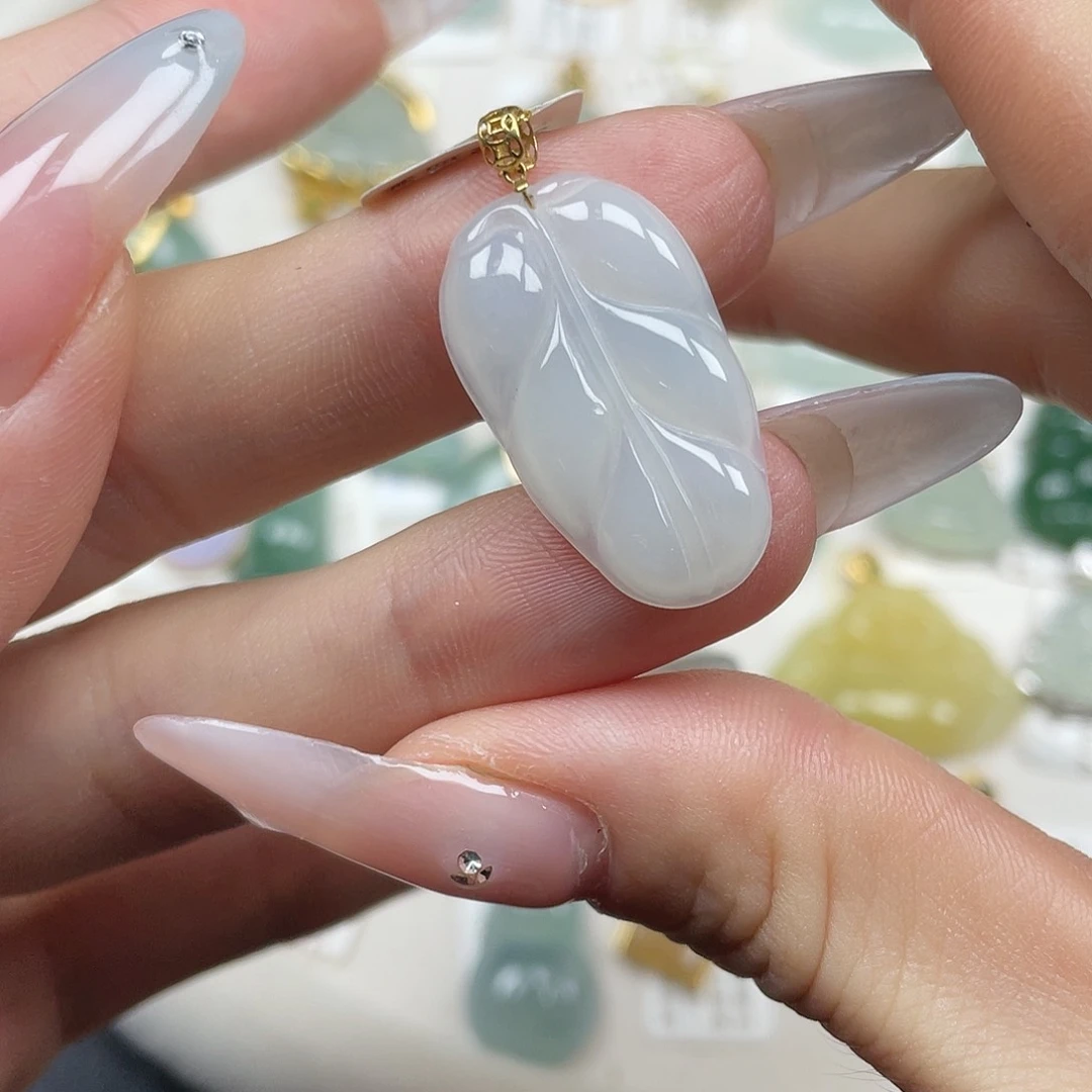 翡翠颈饰18K金镶嵌翡翠