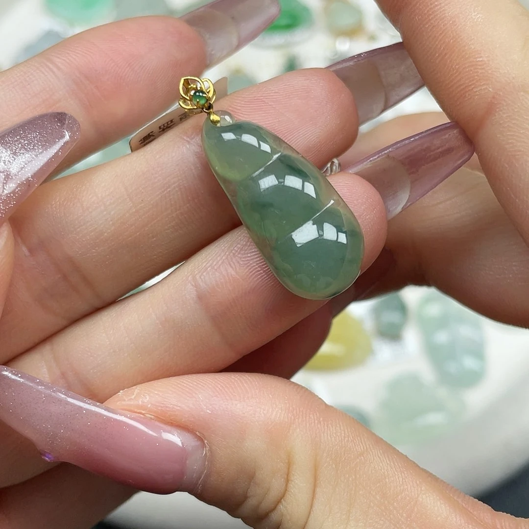翡翠颈饰18K金镶嵌翡翠