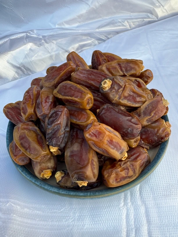 沙特阿拉伯进口椰枣清洗营养产地盒装配料开袋食用