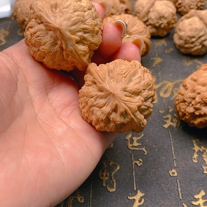 文玩核桃吊坠享****龙鼎45