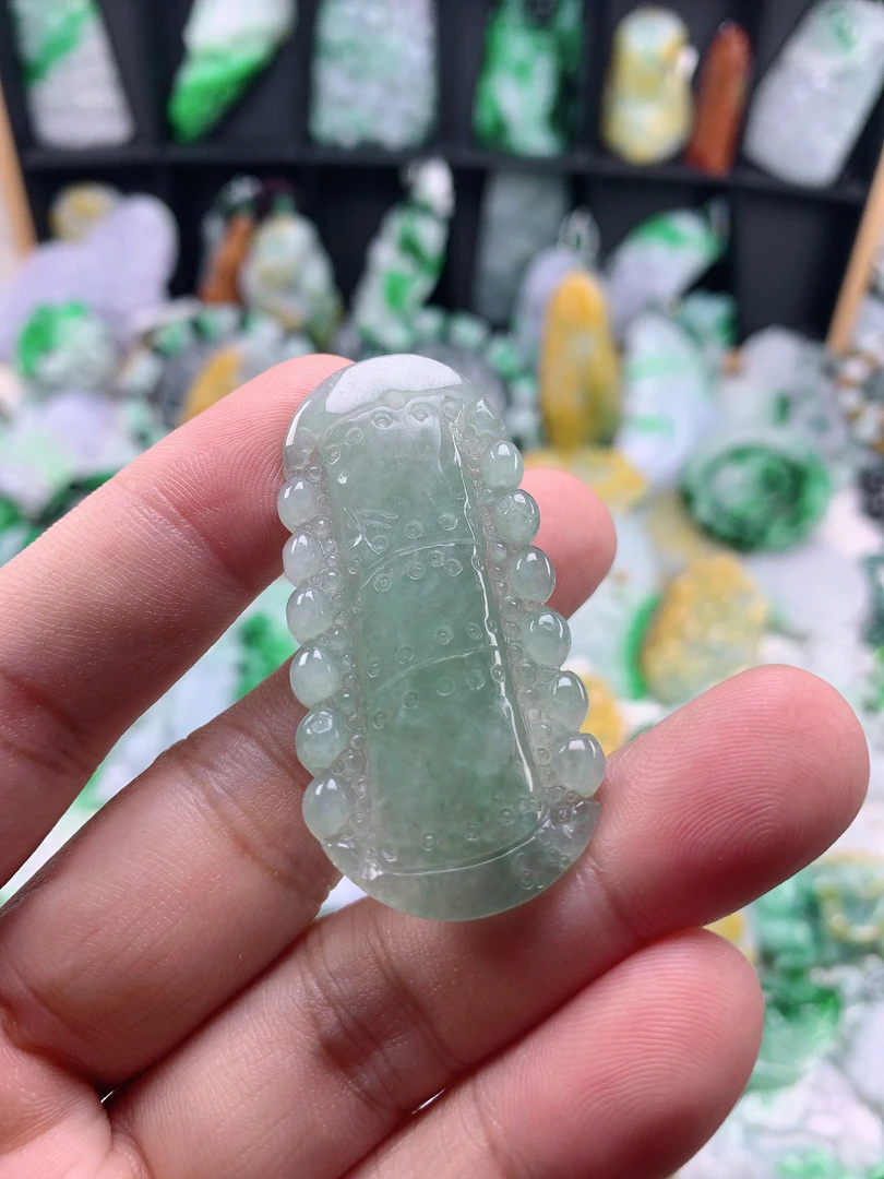 缅甸天然翡翠A货淡绿色精雕竹节吊坠