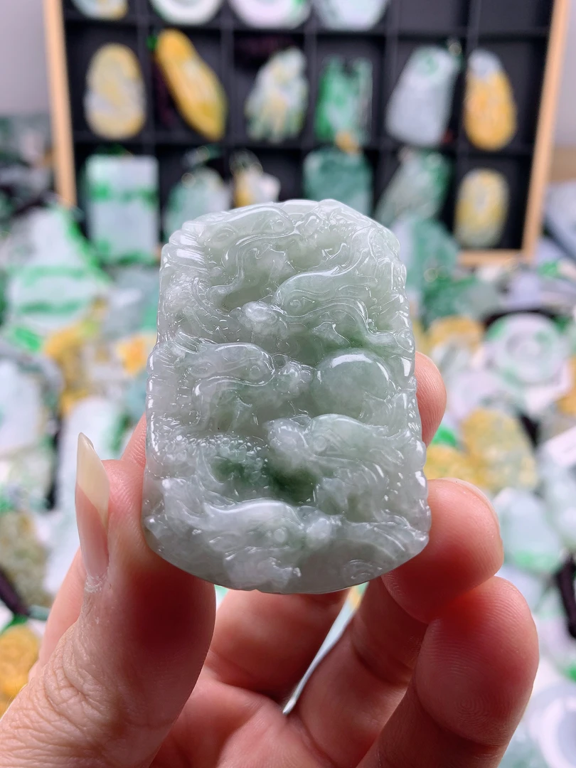 缅甸天然A货翡翠冰润飘花飘绿九龙吊坠54.8-34.8-11.3