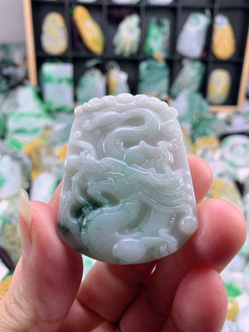 缅甸天然A货翡翠冰润飘花龙牌吊坠50.7-39-6.5