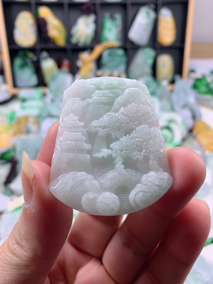 缅甸天然A货翡翠淡绿山水50.5-39.8-6.3