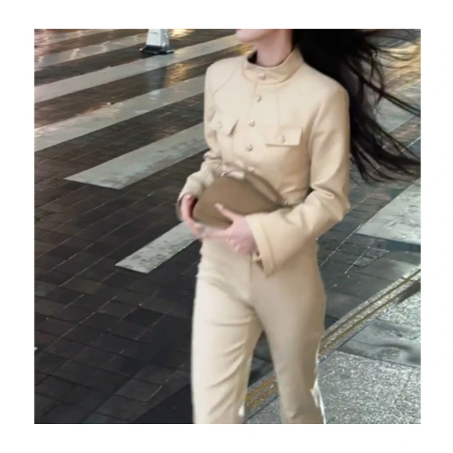 韩版又a又飒气质小众高级感立领短外套收腰显瘦微喇裤时尚套装女