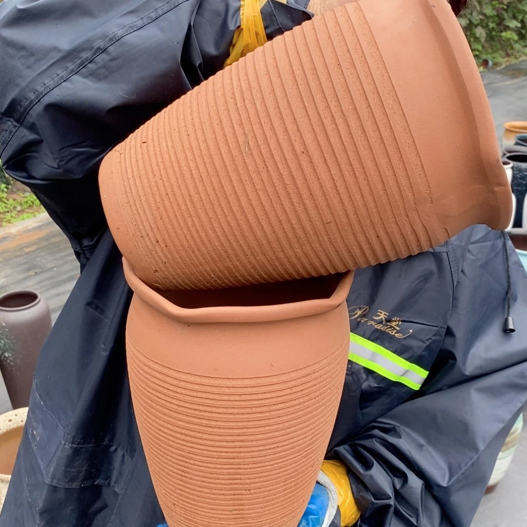 红陶20CM（含）-50CM（不含）口18高27瑕疵