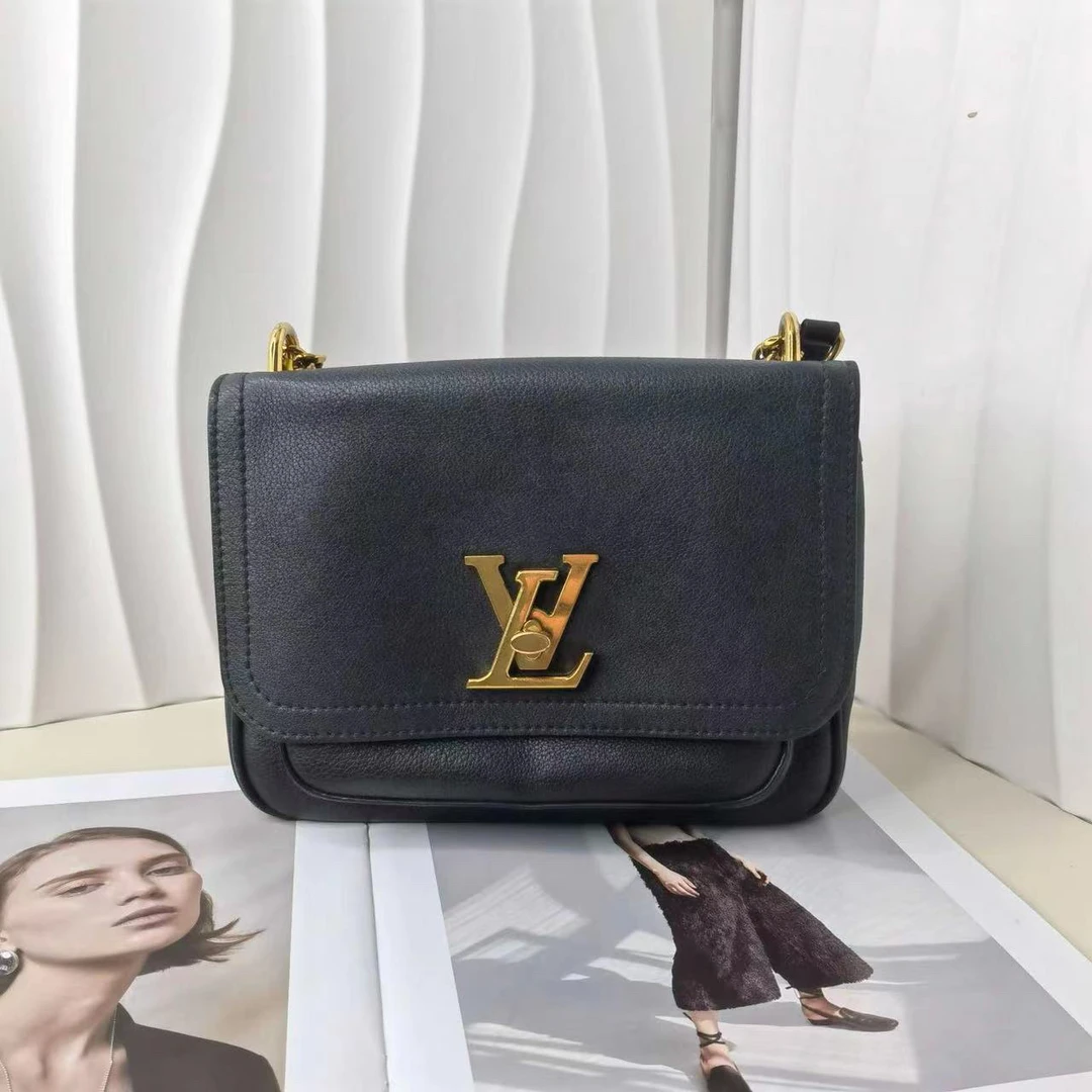 99新 LV 【文子姐专属】/D0817/ lockme 黑金斜挎包