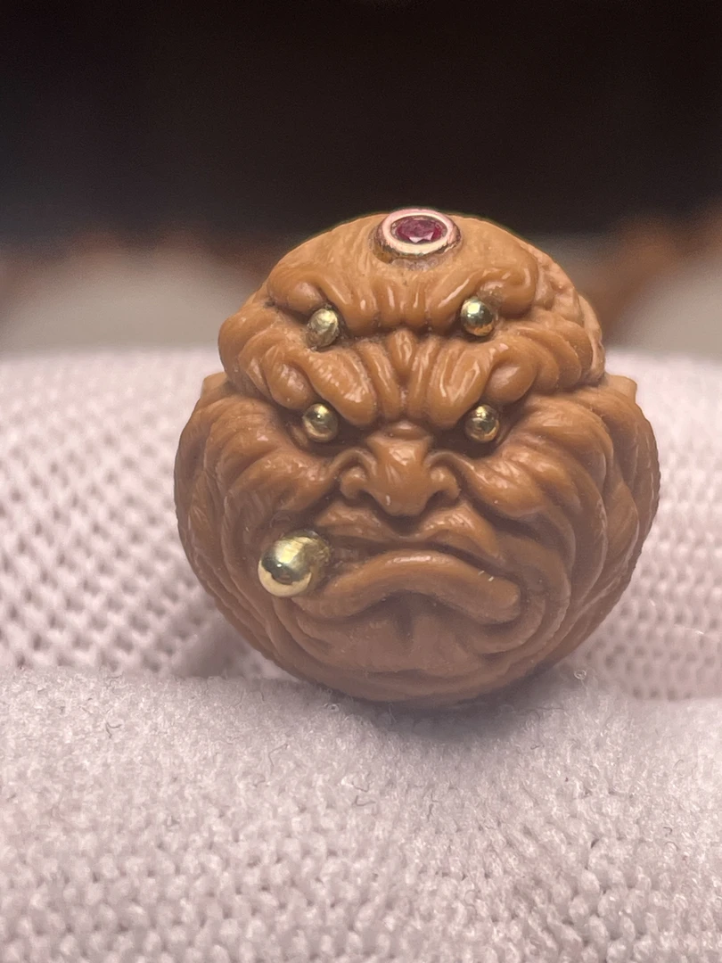 18左右手工镶嵌四目烟鬼猴头核桃（有正常封口线）