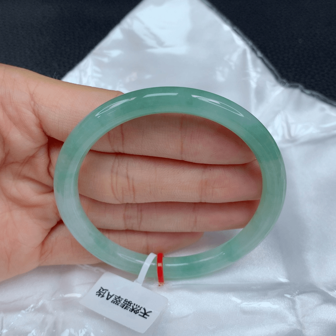 翡翠手镯未镶嵌天然
