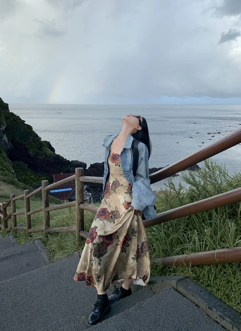 70不是七十【旷野玫瑰】秋季印花uma风斜裁设计感吊带长款连衣裙