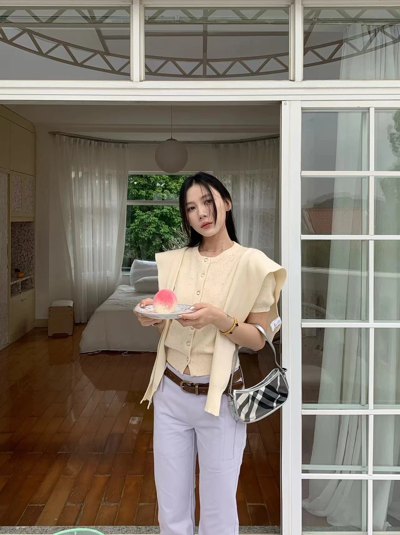 清清款/70不是七十【榛子松露】春夏彩点纱圆领泡泡绣开衫上衣