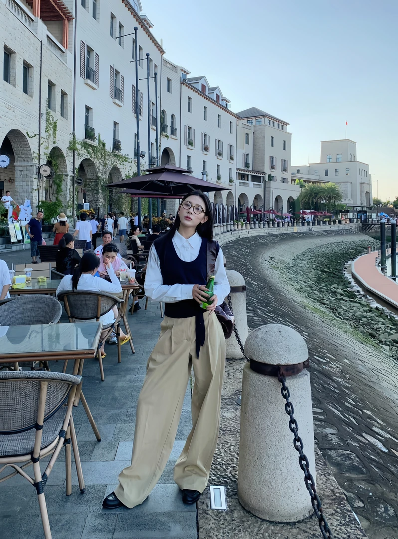 清清款/70不是七【 月夜巴黎】初秋V领微宽松灯笼袖蛋糕连衣裙