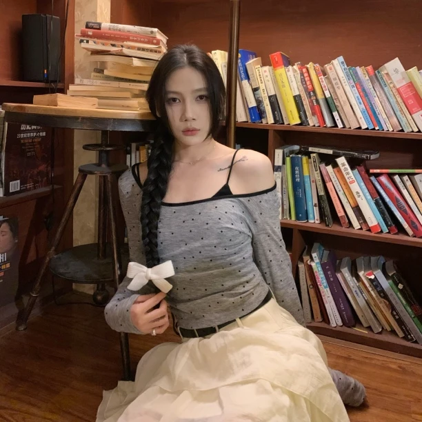 70不是七十【蔷薇日记-吊带】春季撞色休闲波点修身长袖上衣小衫