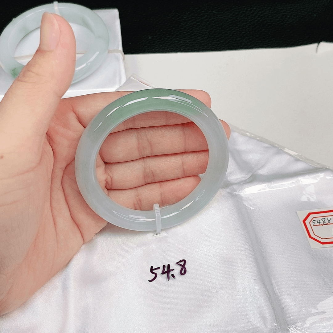 翡翠手镯未镶嵌圆条