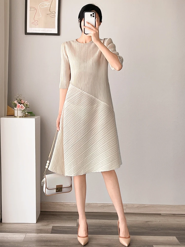 日系轻奢设计感三宅褶皱连衣裙女2024春新款时尚百搭七分袖a字裙